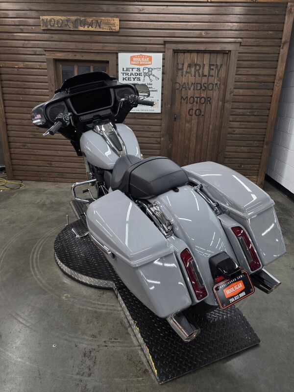 2025 Harley-Davidson Street Glide BILLIARD GRAY - Photo 4