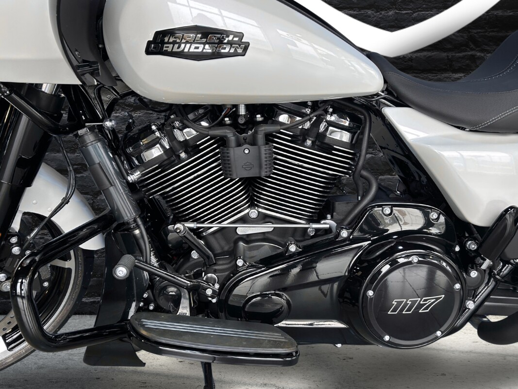 2025 Harley-Davidson Road Glide White Onyx Pearl - Black Finish - Photo 7