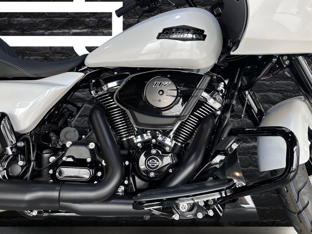 2025 Harley-Davidson Road Glide White Onyx Pearl - Black Finish - Photo 4
