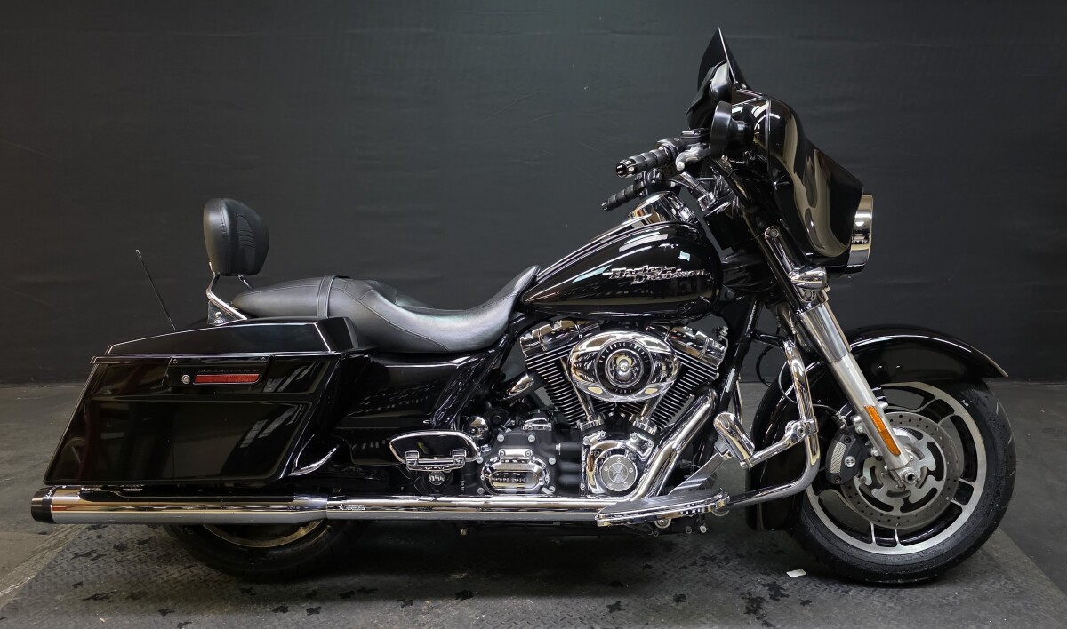 モルク6.25インチSlender What Special 2023 Harley-Davidson Street Glide in Atlas Silver Metallic