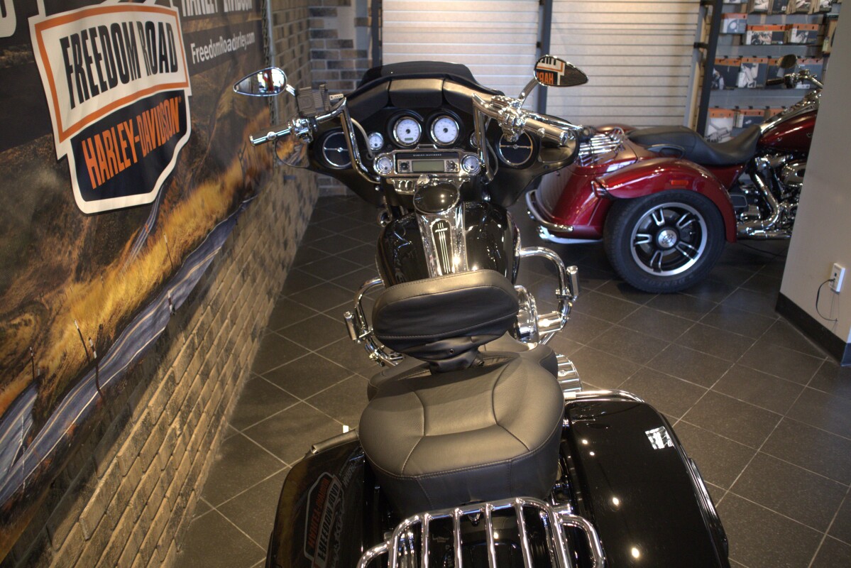 2011 Street Glide (FLHX) - Photo 3