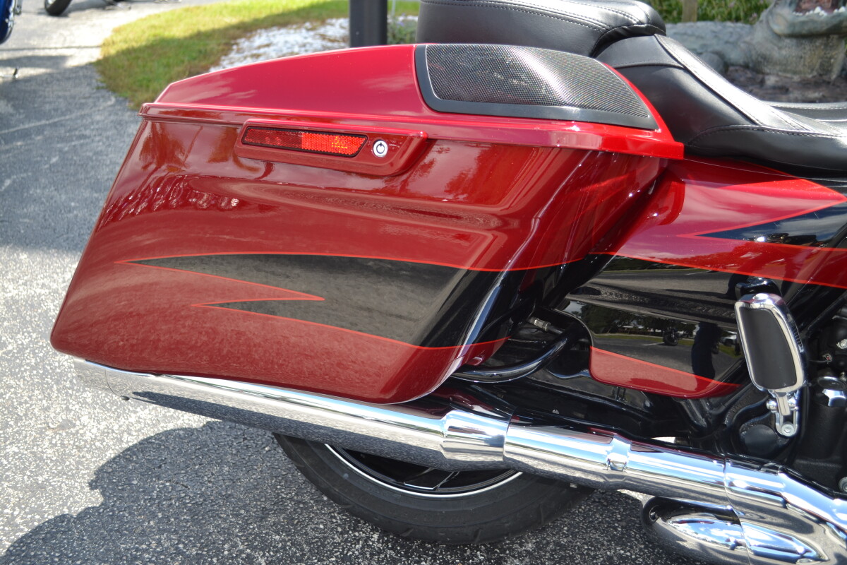 2017 Harley-Davidson CVO Street Glide - FLHXSE - Photo 7