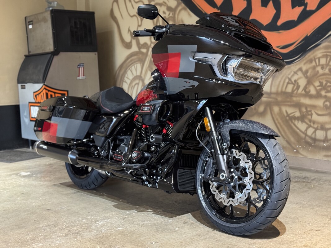FLTRXSTSE 2025 CVO Road Glide ST - Photo 9