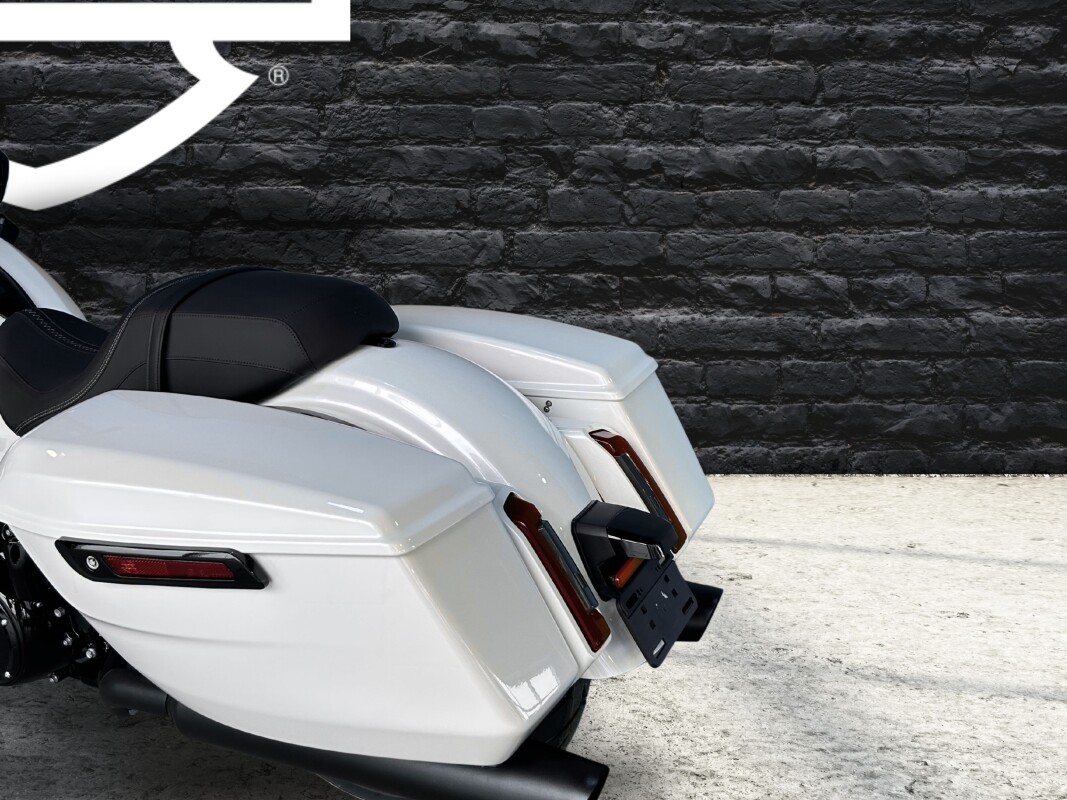 2025 Harley-Davidson Road Glide White Onyx Pearl - Black Finish - Photo 8