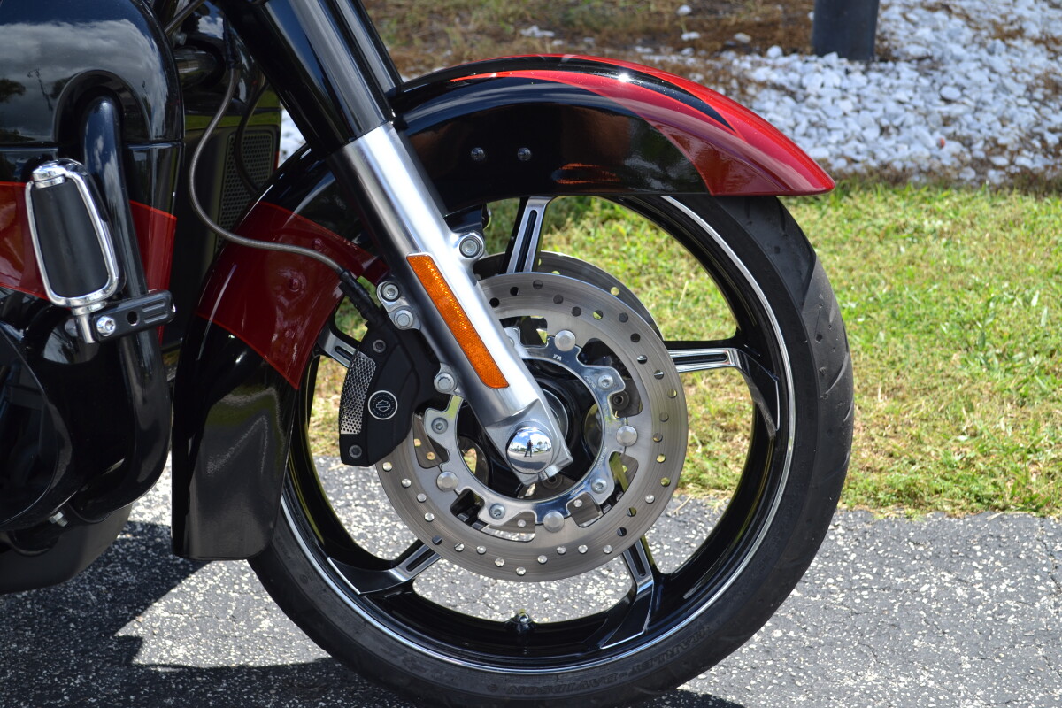 2017 Harley-Davidson CVO Street Glide - FLHXSE - Photo 3