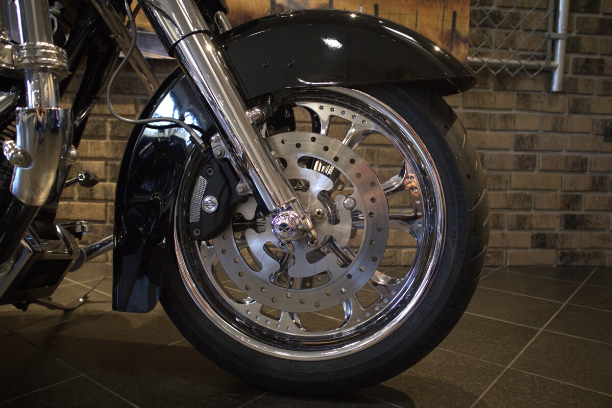 2011 Street Glide (FLHX) - Photo 7