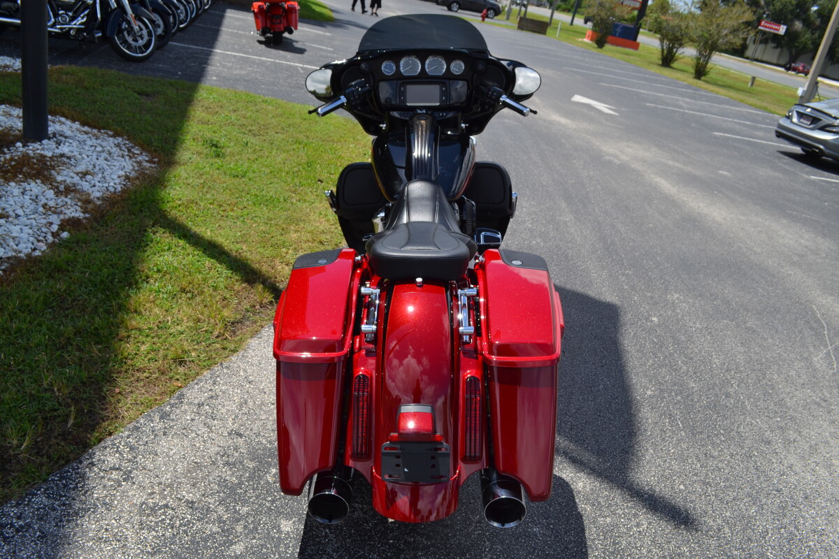 2017 Harley-Davidson CVO Street Glide - FLHXSE - Photo 10