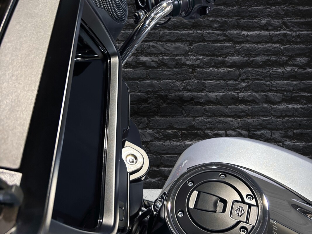 2025 Harley-Davidson Street Glide Atlas Silver Metallic - Photo 9