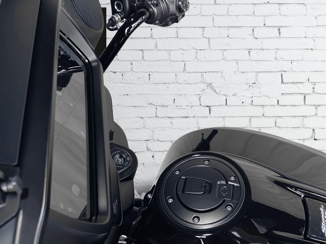 2025 Harley-Davidson Street Glide Vivid Black - Photo 9
