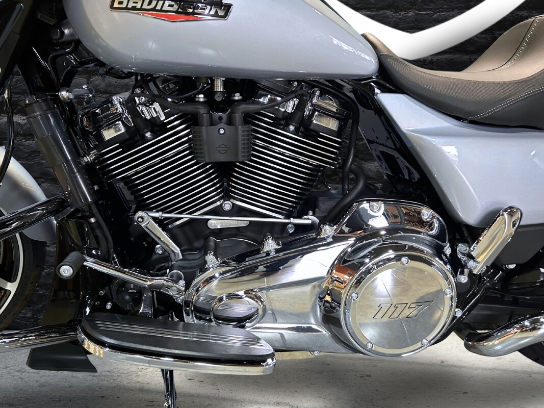 2025 Harley-Davidson Street Glide Atlas Silver Metallic - Photo 7