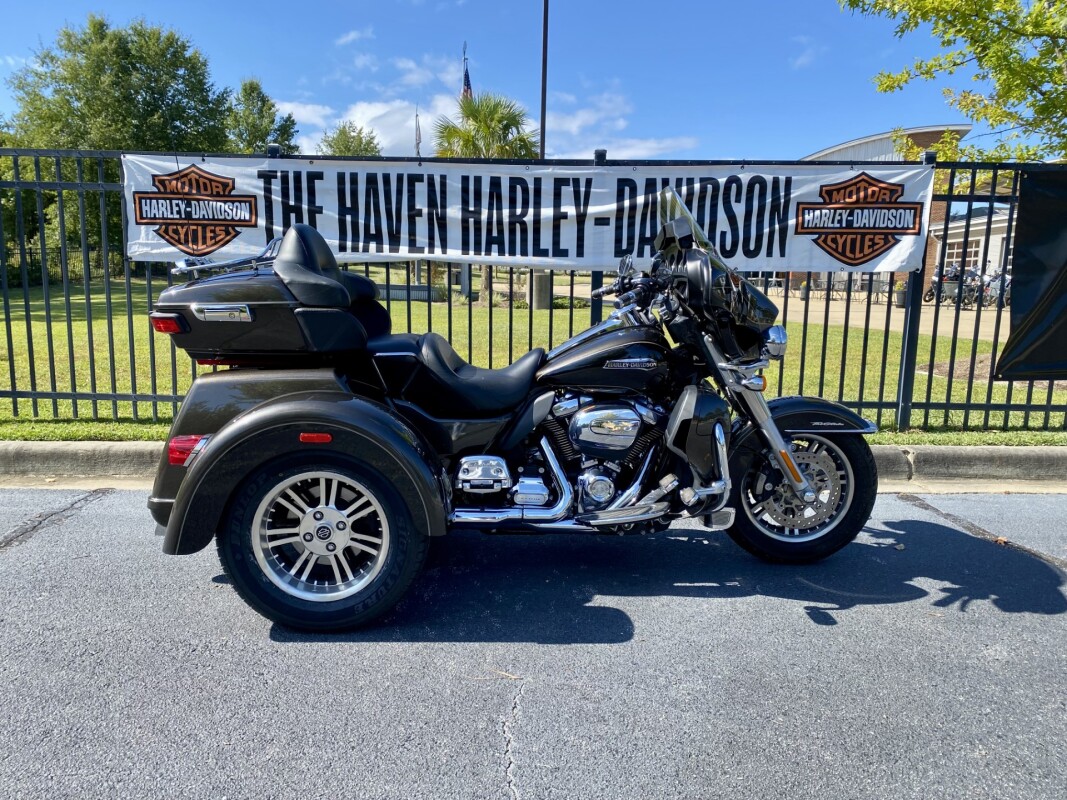 2020 Harley-Davidson Tri Glide Ultra River Rock Gray
