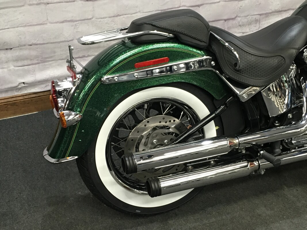 2013 Harley-Davidson Softail Deluxe Hard Candy Lucky Green Flake FLSTN - Photo 2