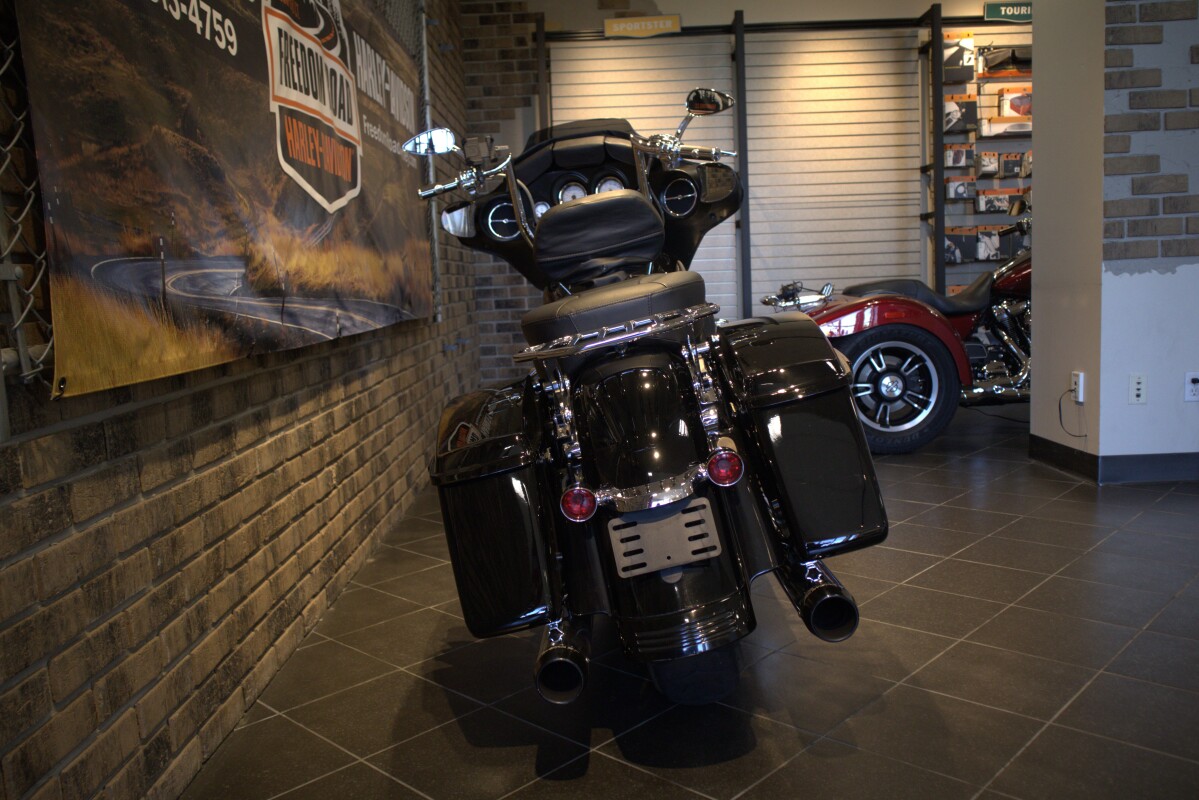 2011 Street Glide (FLHX) - Photo 2