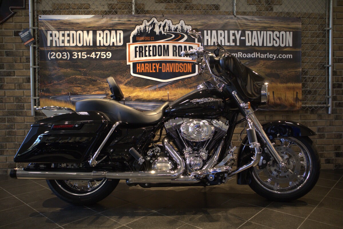 2011 Street Glide (FLHX)