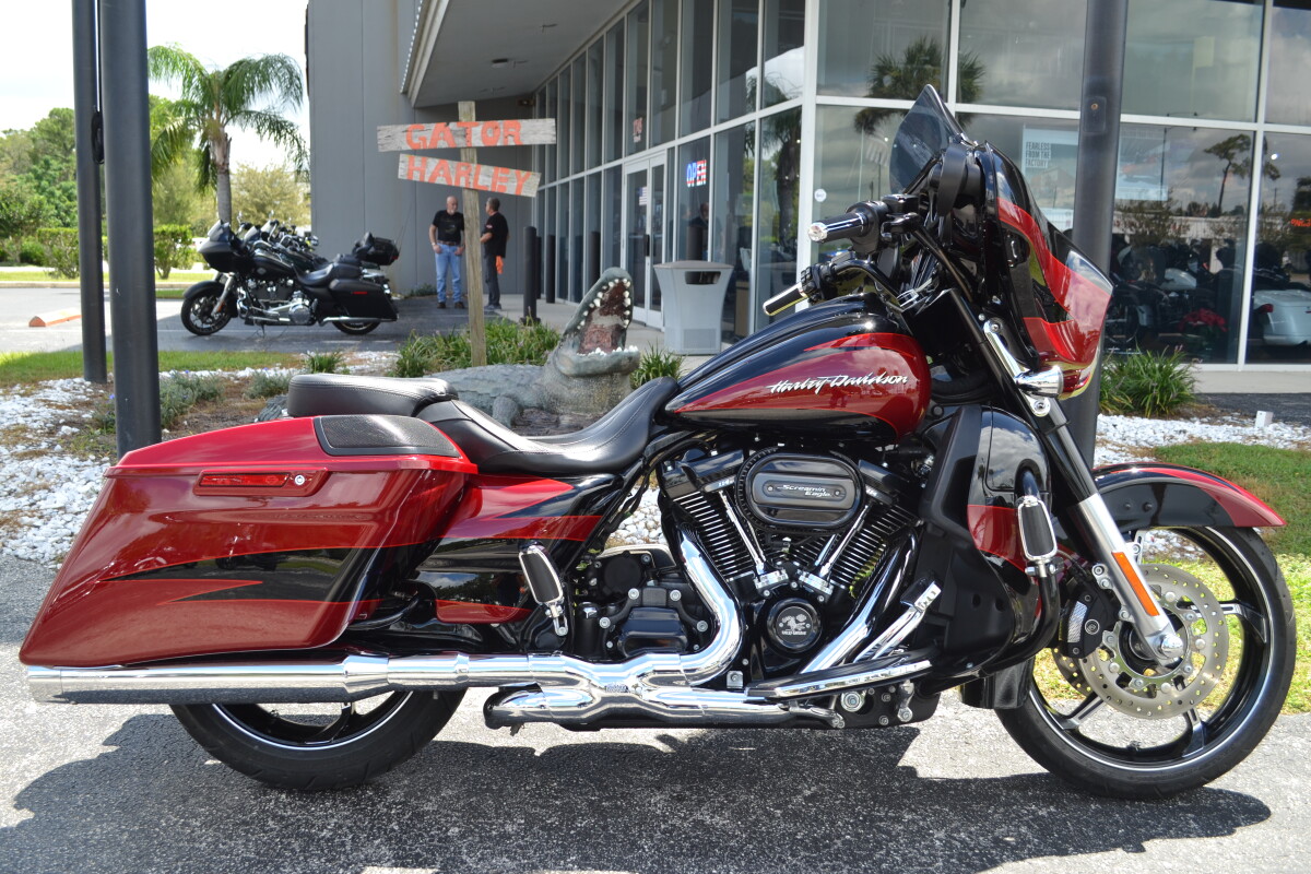 2017 Harley-Davidson CVO Street Glide - FLHXSE
