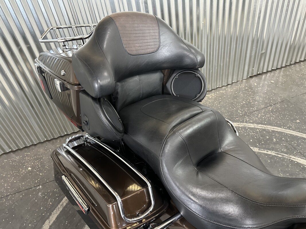 2013 Harley-Davidson Electra Glide Ultra Limited 105th Anniversary Copper Pearl & Vivid Black - Photo 10
