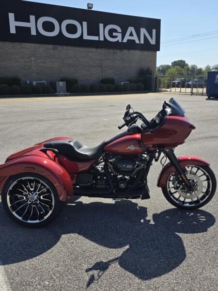 2025 Harley-Davidson® Road Glide® 3 WHSKEY FIRSTORM/BLK TRIM