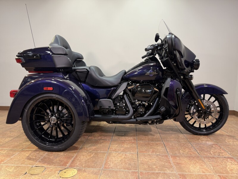 2025 FLHTCUTG Tri Glide® Ultra