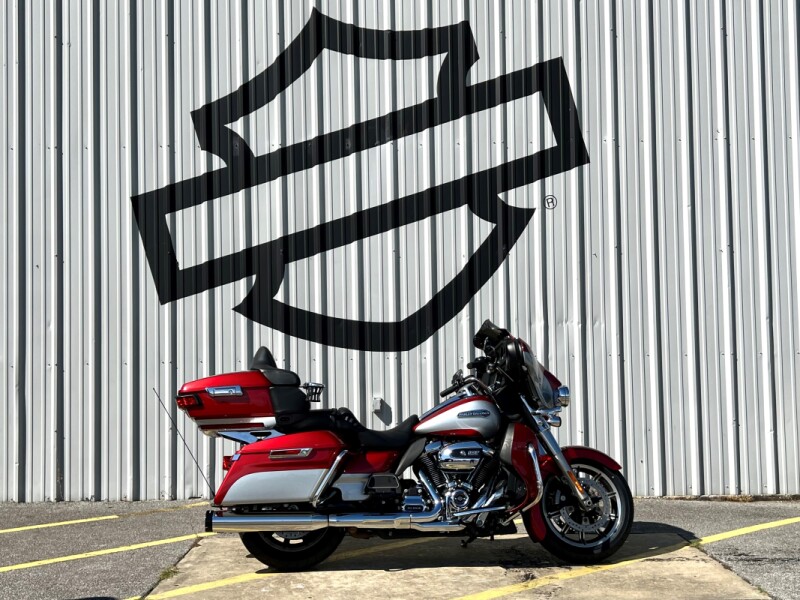 2019 Harley-Davidson® Electra Glide® Ultra Classic® Wicked Red/Barracuda Silver