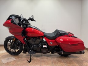2025 FLTRXSTSE CVO™ Road Glide® ST thumb 2