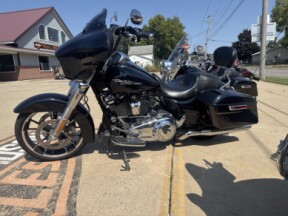 2020 Harley-Davidson® Street Glide® Midnight Blue thumb 2