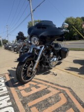 2020 Harley-Davidson® Street Glide® Midnight Blue thumb 1