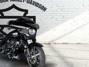 2026 Harley-Davidson® Street Glide™ Vivid Black Black Trim thumb 2