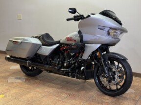 2025 FLTRXSTSE CVO™ Road Glide® ST thumb 2