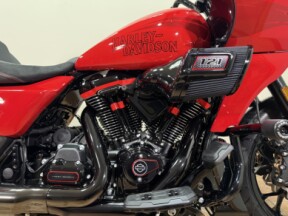 2025 FLTRXSTSE CVO™ Road Glide® ST thumb 3