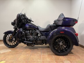 2025 FLHTCUTG Tri Glide® Ultra thumb 1