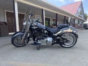 2021 Harley-Davidson® Fat Boy® 114 GAUNT GRY MET/VIV BK W/12 D thumb 2