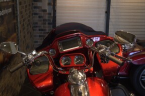 2016 CVO™ Road Glide® Ultra (FLTRUSE) thumb 1