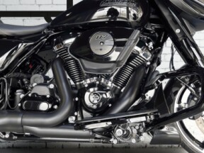 2026 Harley-Davidson® Street Glide™ Vivid Black Black Trim thumb 1