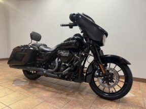 2018 FLHXS Street Glide® Special thumb 2