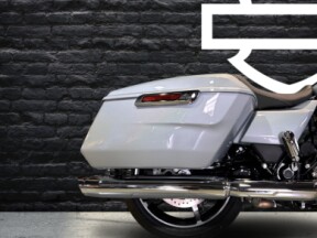 2025 Harley-Davidson<sup>®</sup> Street Glide® Atlas Silver Metallic thumb 0
