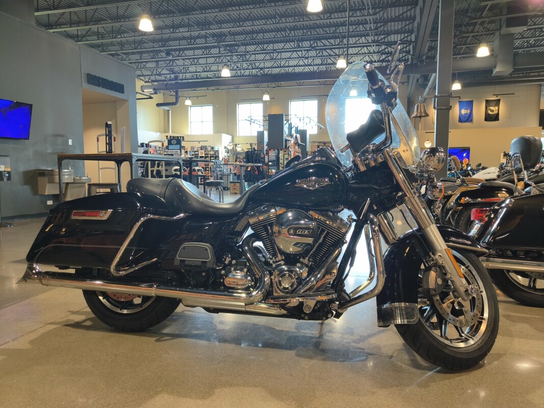 2016 Harley-Davidson Road King Vivid Black