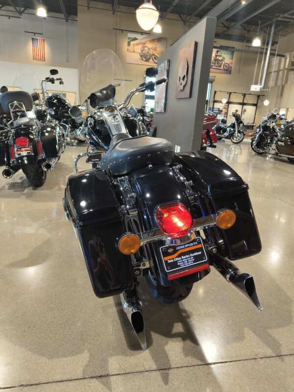 2016 Harley-Davidson Road King Vivid Black - Photo 4