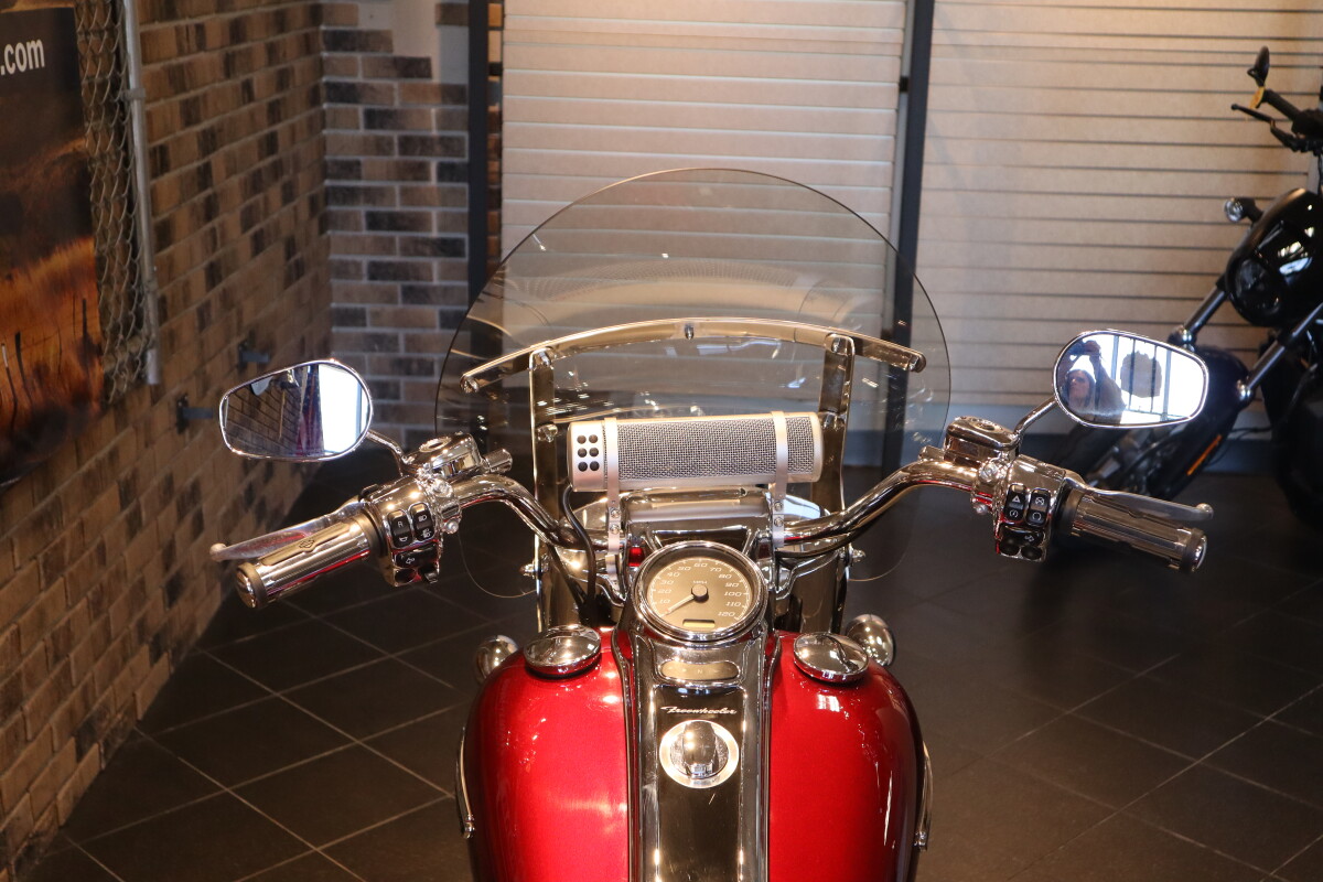 2017 Freewheeler (FLRT) - Photo 4