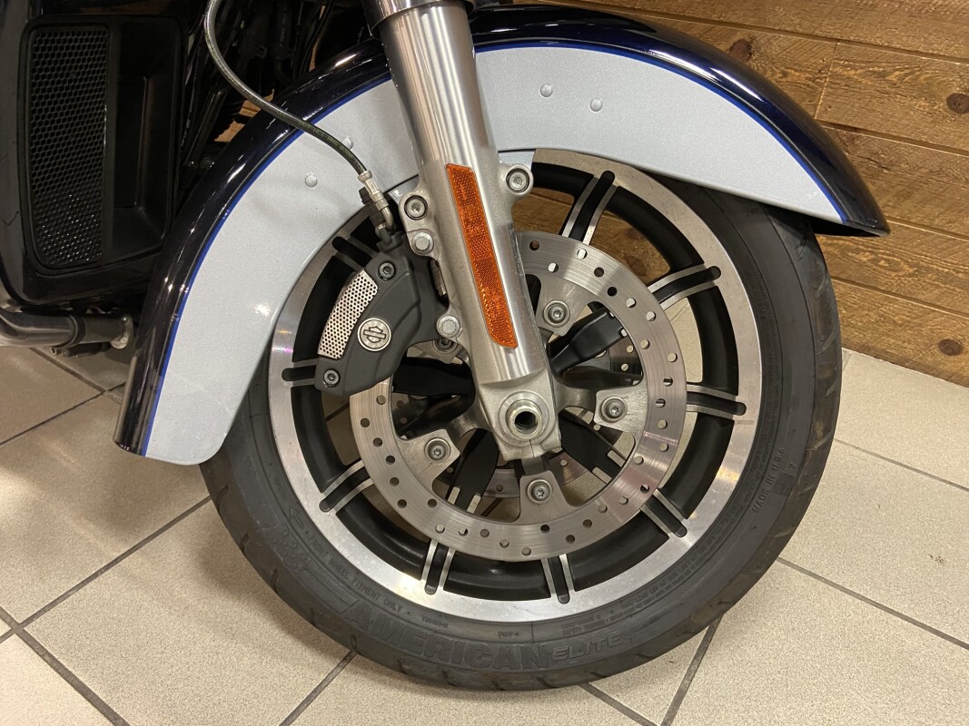 2019 Harley-Davidson Road Glide Ultra Midnight Blue/Barracuda Silver FLTRU - Photo 4
