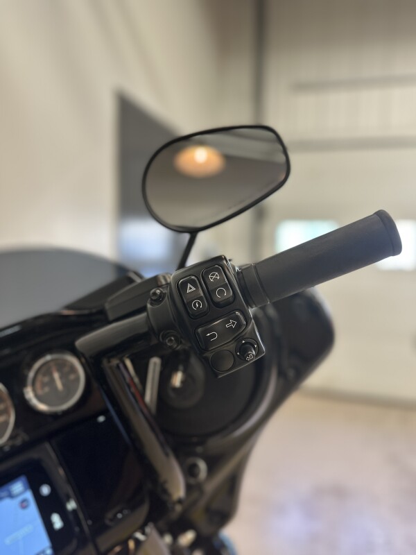 2019 Harley-Davidson Street Glide Special Vivid Black - Photo 10