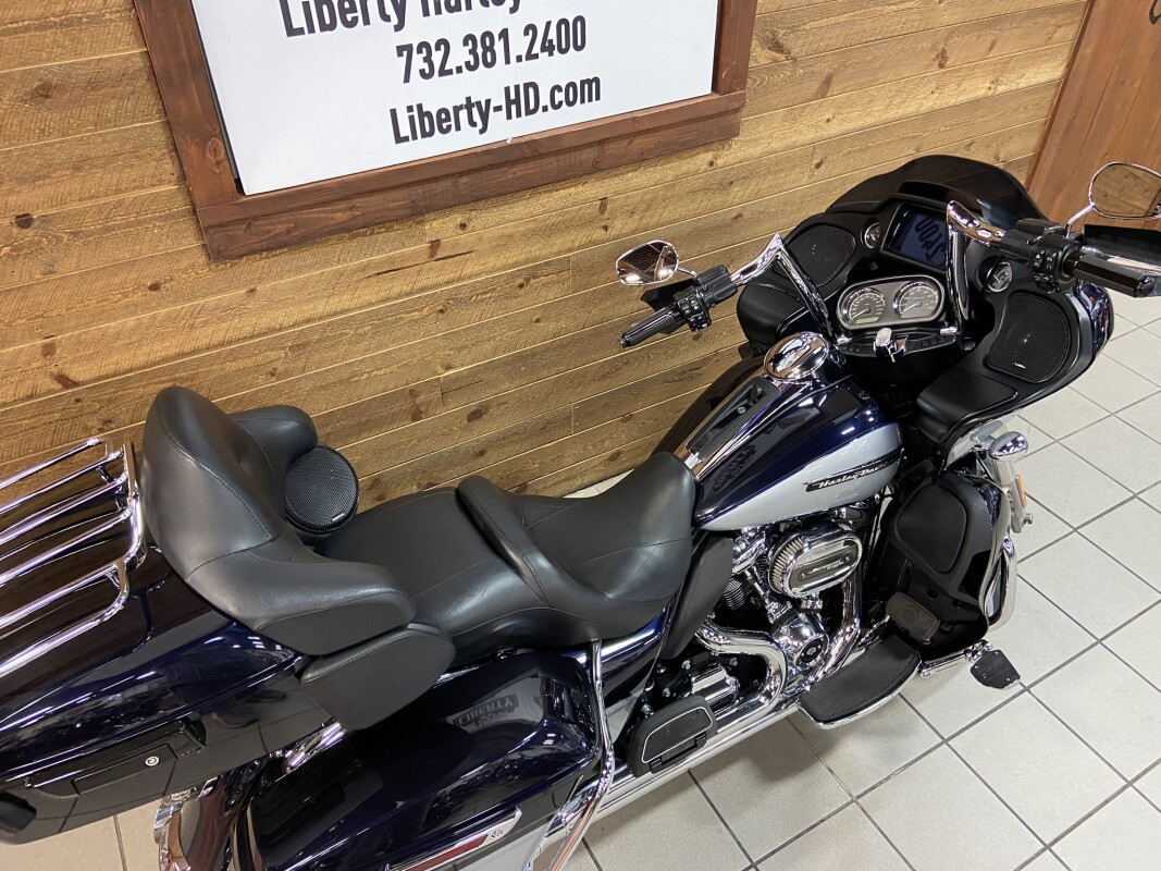 2019 Harley-Davidson Road Glide Ultra Midnight Blue/Barracuda Silver FLTRU - Photo 7