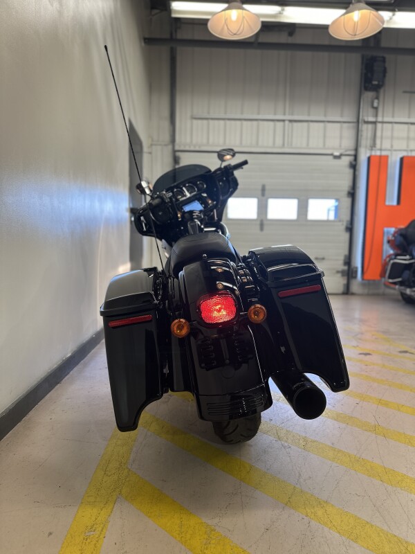 2019 Harley-Davidson Street Glide Special Vivid Black - Photo 6