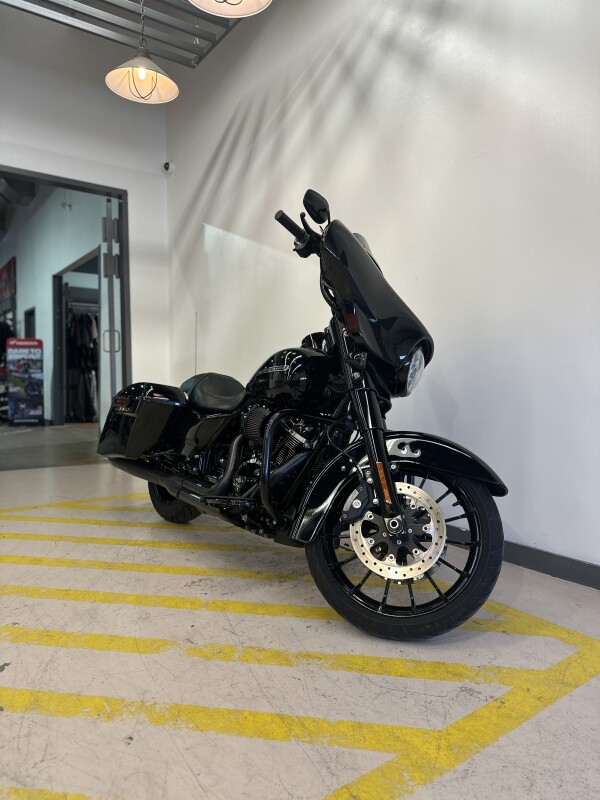 2019 Harley-Davidson Street Glide Special Vivid Black - Photo 2