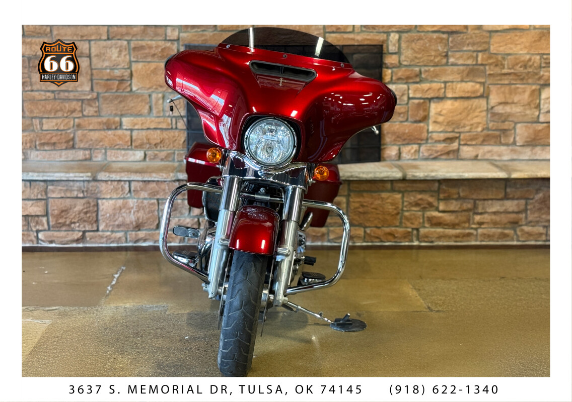2017 Harley-Davidson Street Glide VELOCITY RED - Photo 2