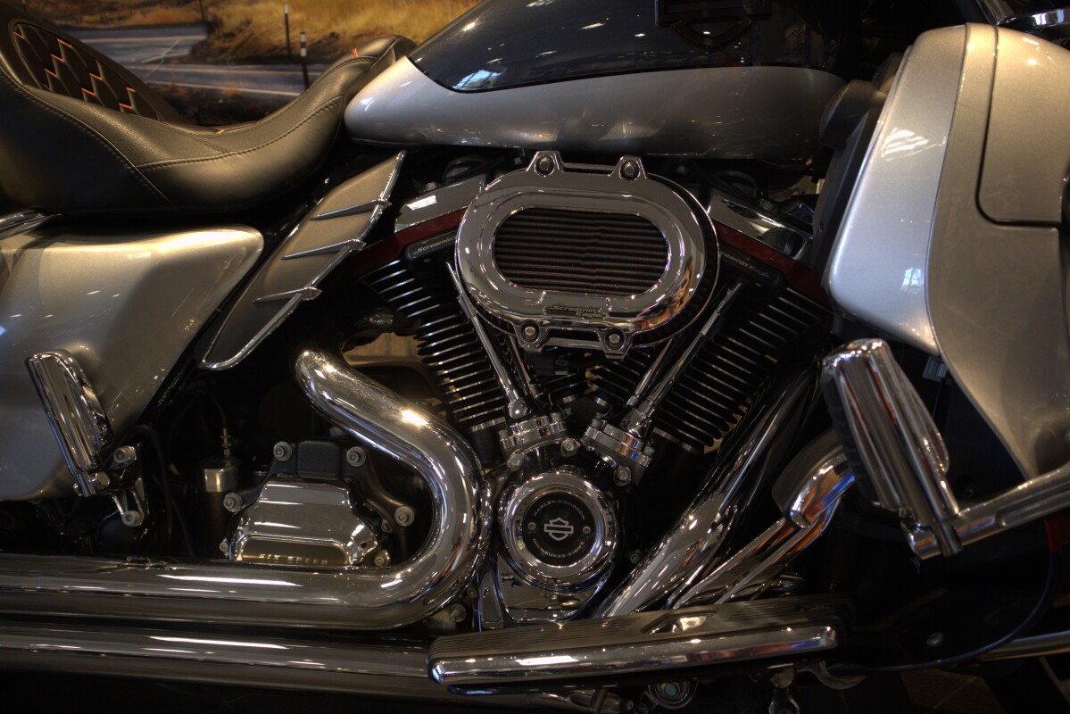 2019 CVO Street Glide (FLHXSE) - Photo 6