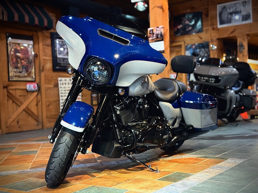 2023 Harley-Davidson Street Glide Special Bright Billiard Blue/Billiard Gray - Black Finish
