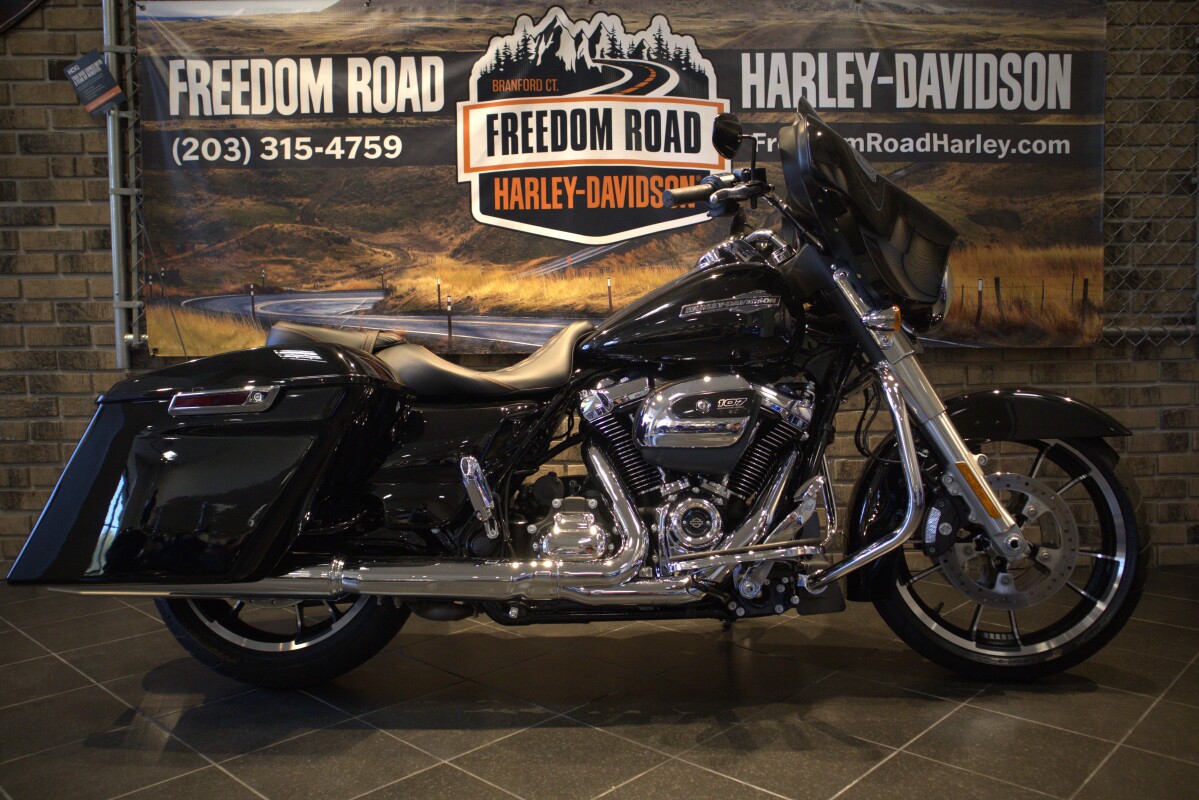 2023 Street Glide (FLHX)