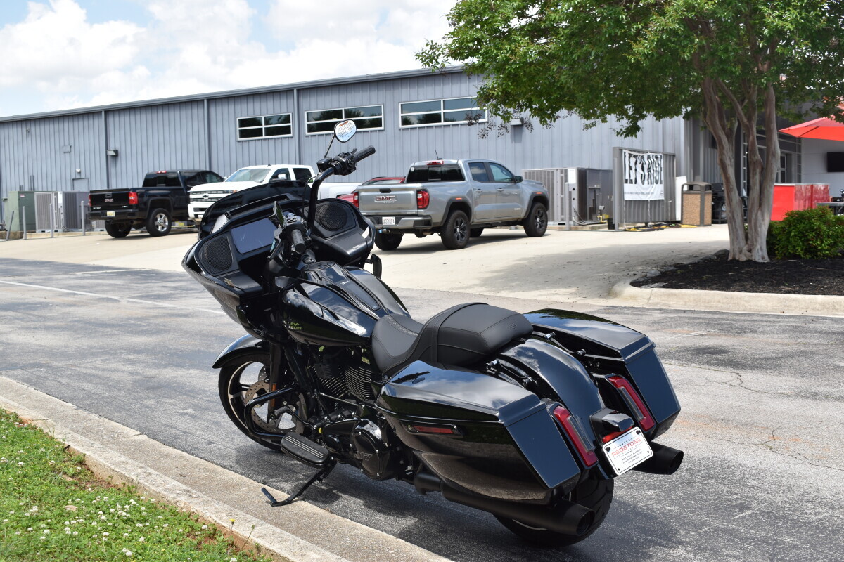 2025 Harley-Davidson Road Glide - Photo 3