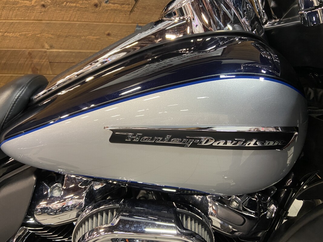 2019 Harley-Davidson Road Glide Ultra Midnight Blue/Barracuda Silver FLTRU - Photo 2
