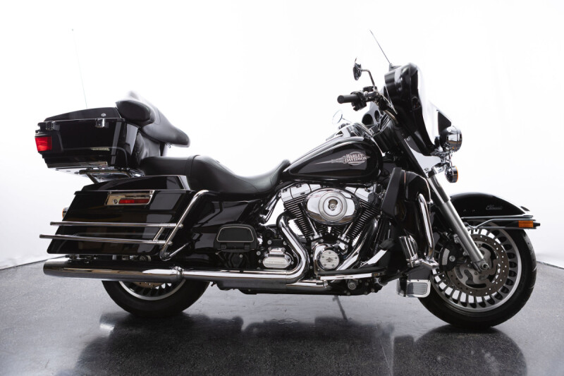 2013 Harley-Davidson® Ultra Classic® Electra Glide® Vivid Black